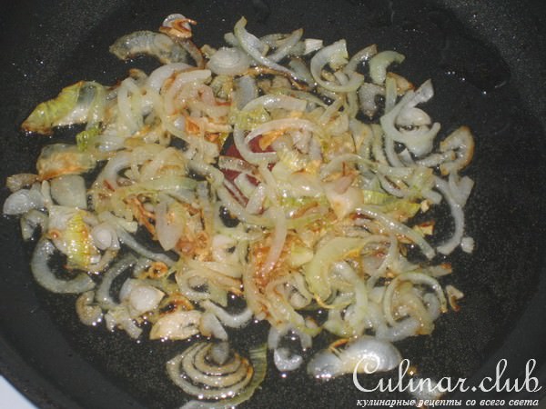 Гороховый супец с копчеными ребрышками.