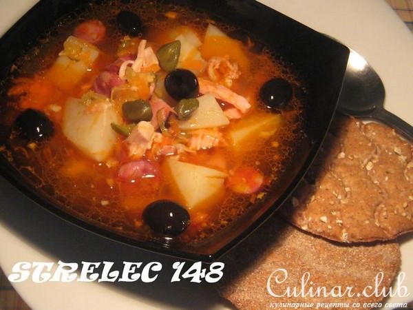 Солянка семейная с солёными лимонами.