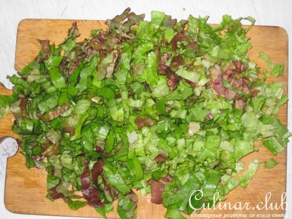 Салатный суп с солеными огурцами.
