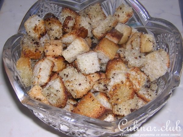 СУП С ЧЕСНОЧНЫМИ ГРЕНКАМИ НА МЯСНОМ БУЛЬОНЕ