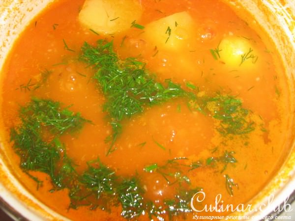 Густой суп с помидорами,картофелем и яйцом.