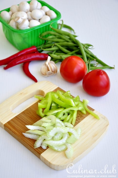 Грибной суп со стручковой фасолью и баклажанами
