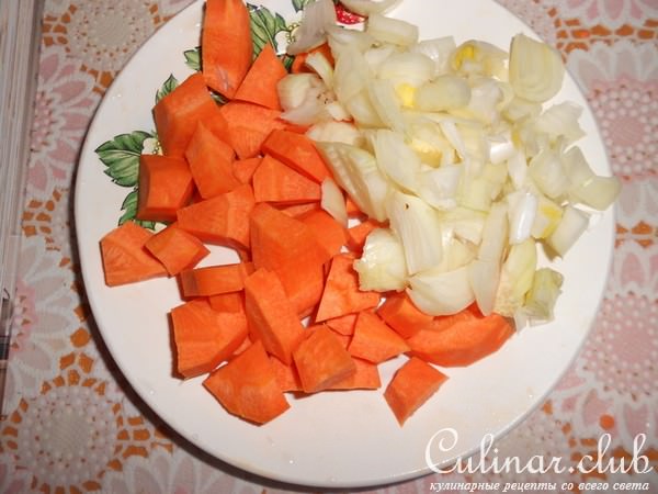 Гороховый крем-суп с овощами и сухариками