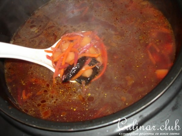 Постный борщ с грибами, черносливом и грибными ушками. Тест-драйв VITEK