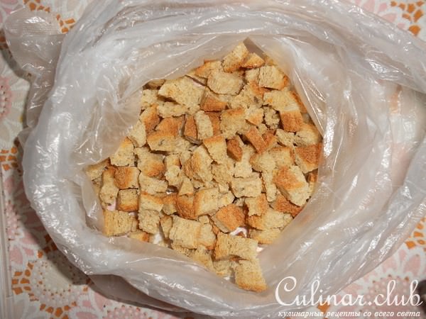 Гороховый крем-суп с овощами и сухариками