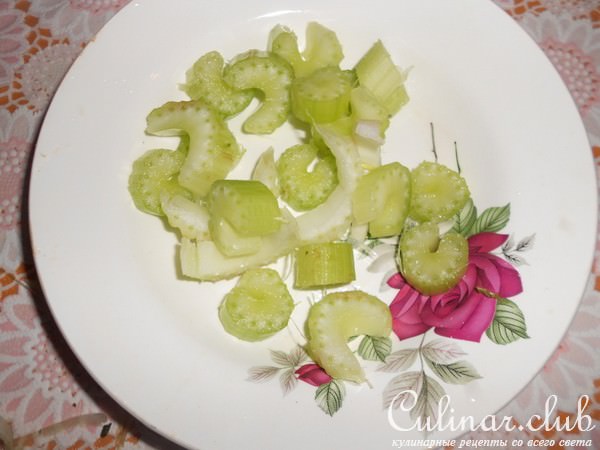 Гороховый крем-суп с овощами и сухариками