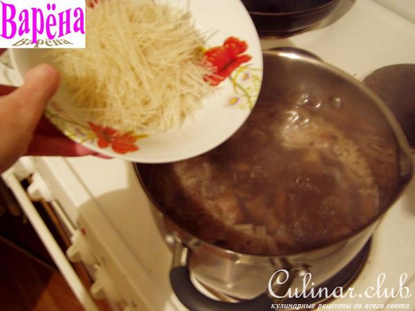 Грибной суп с рисовой лапшой
