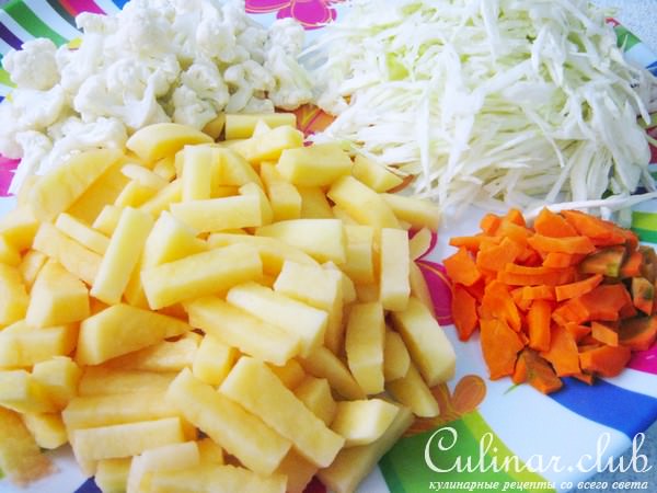 Бордовый борщ с фасолью (и маленьким секретом для яркого цвета;))
