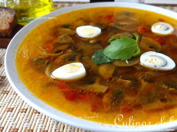 Средиземноморская луковая похлебка с шампиньонами и гренками