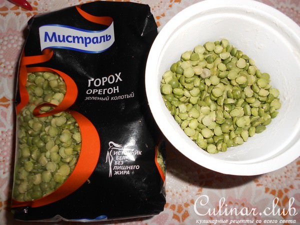 Гороховый крем-суп с овощами и сухариками
