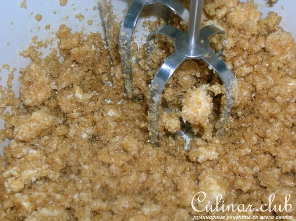 Тыквенный торт с сырным кремом, орехами и шоколадом