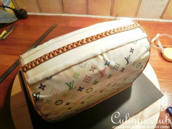   + - Louis Vuitton 