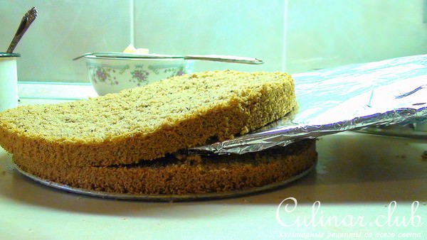 Торт из гречневой муки с карамельно-сливочным кремом.