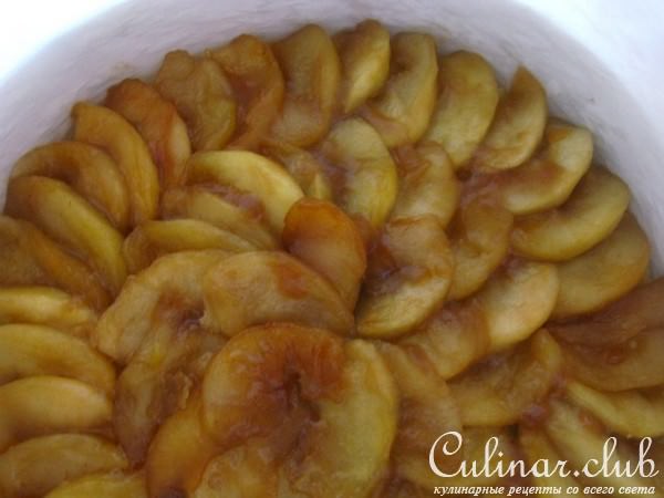 Яблочный торт с карамельным Баварским муссом с корицей