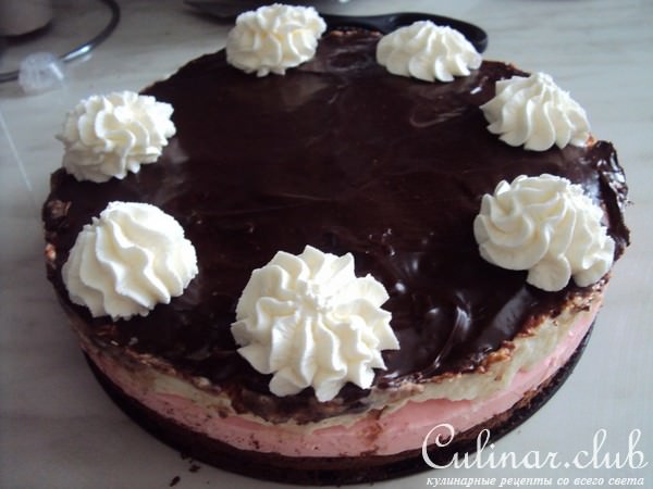 Клубничный торт с шоколадной глазурью для Самой-самой девушки!.. :)