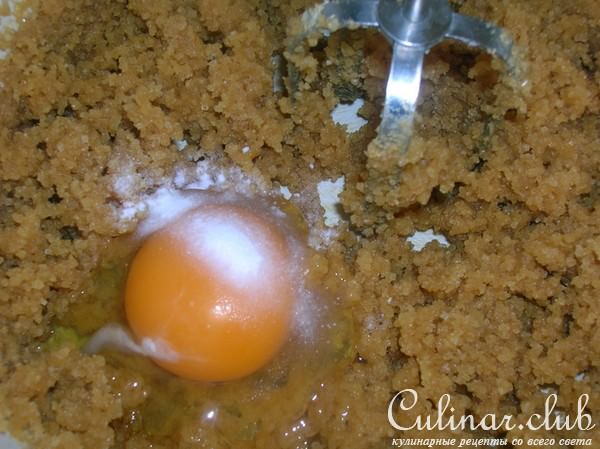 Тыквенный торт с сырным кремом, орехами и шоколадом