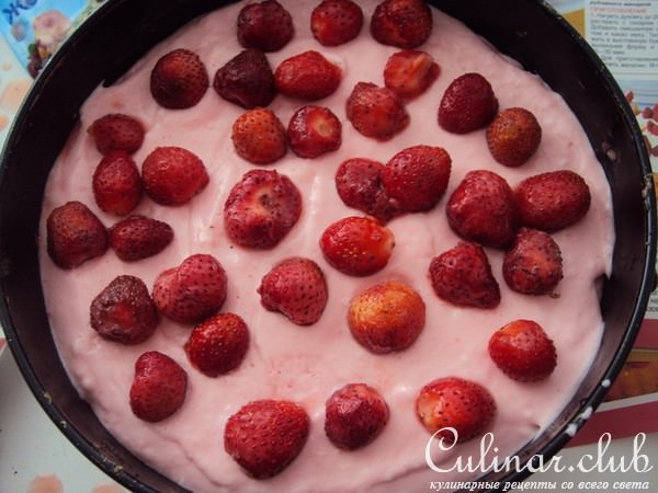 Клубничный торт с шоколадной глазурью для Самой-самой девушки!.. :)