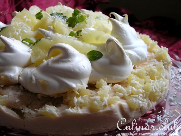 Торт-безе с ананасами и кокосовым заварным кремом