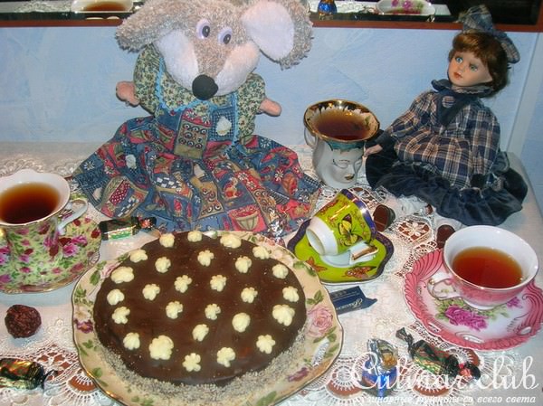 Тыквенный торт с сырным кремом, орехами и шоколадом