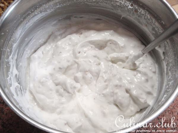 Медовый сметанник с ореховым вкусом