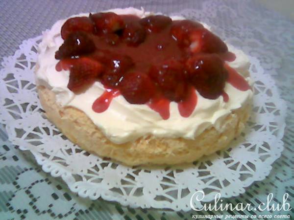 Безе с клубникой(Павлова)