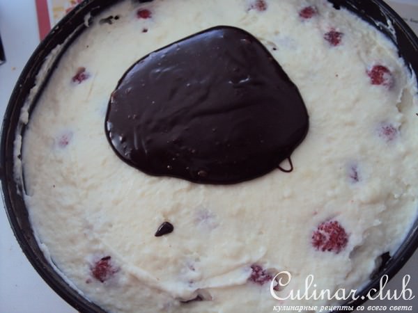 Клубничный торт с шоколадной глазурью для Самой-самой девушки!.. :)