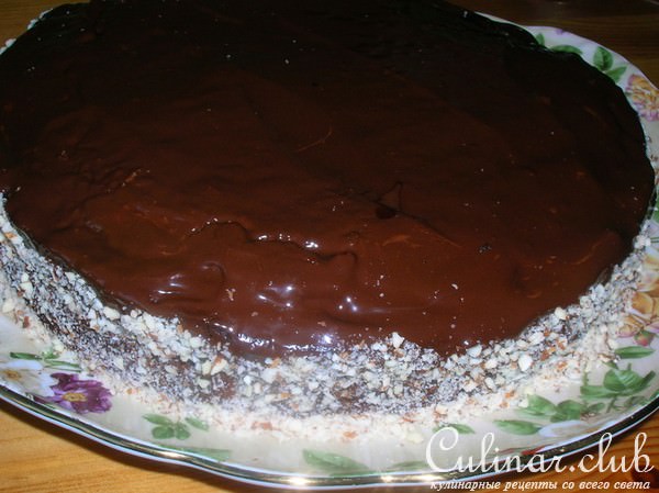 Тыквенный торт с сырным кремом, орехами и шоколадом