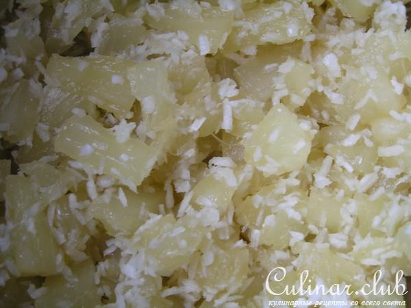 Торт-безе с ананасами и кокосовым заварным кремом