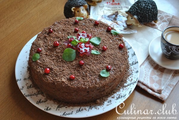 Шоколадный торт с ананасами и заварным кремом