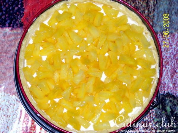 Песочный пирог с творогом, ананасами и посыпкой "штрейзель"