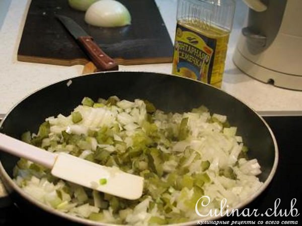 пирог с рисом и солеными огурцами