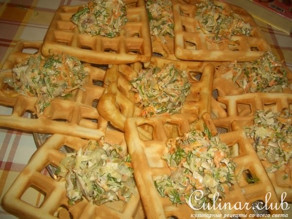 Пивные вафли с салатом