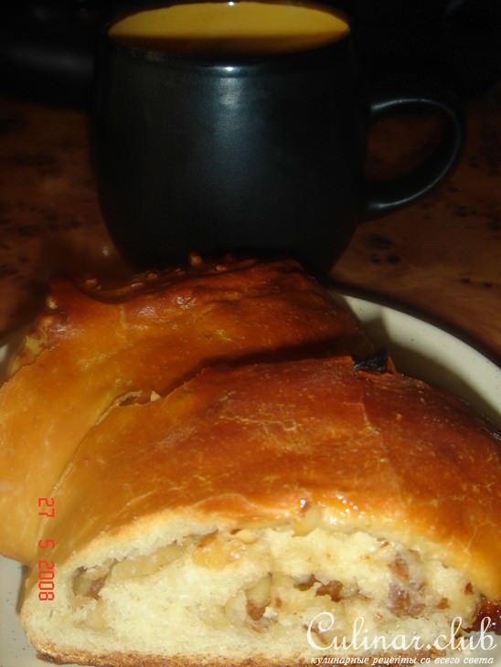 Рулет с изюмом и орехами