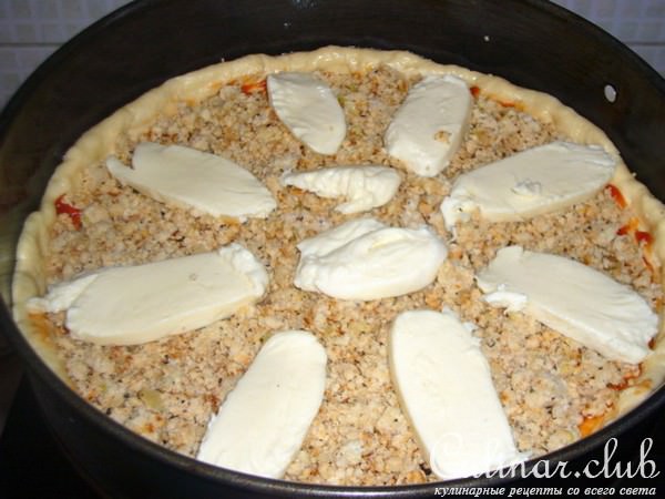 Пирог с курицей и сыром