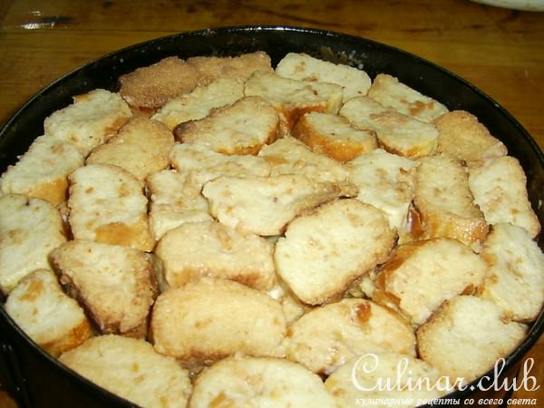 Запеканка из яблок и сухарей