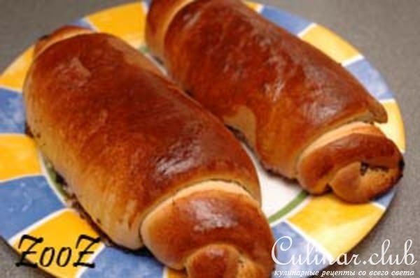 Булочка с маком в шоколадной глазури