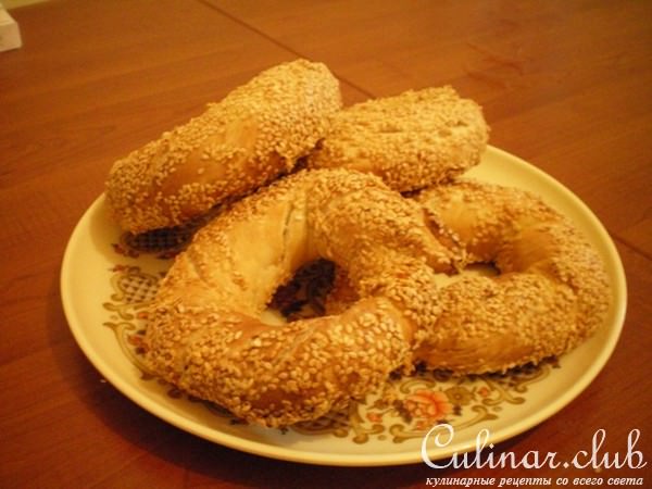 Симит (турецкий бублик с кунжутной обсыпкой)