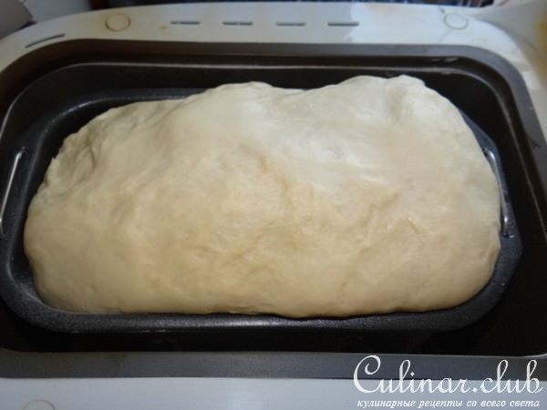 Пышки с творогом и колбасная пицца с овощами