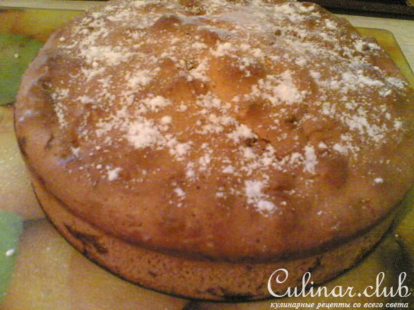 Яблочный пирог с финиками и орехами