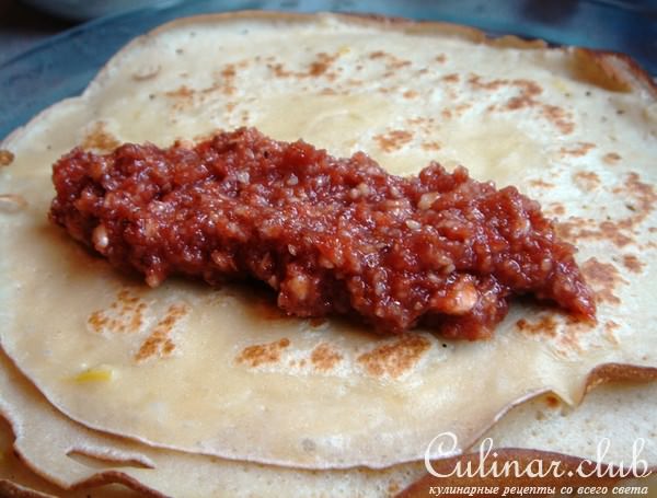 Блины на коньяке с миндальной начинкой