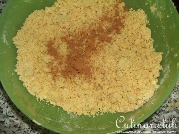 булочки с корицей и посыпкой