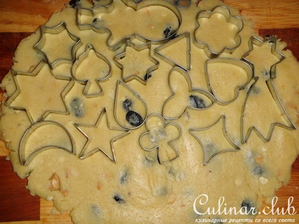 Песочное печенье с изюмом и орехами