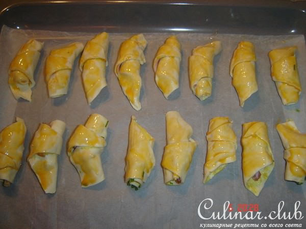 Пикантные рогалики с беконом и горчицей
