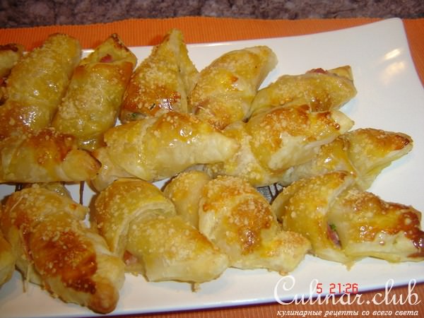 Пикантные рогалики с беконом и горчицей