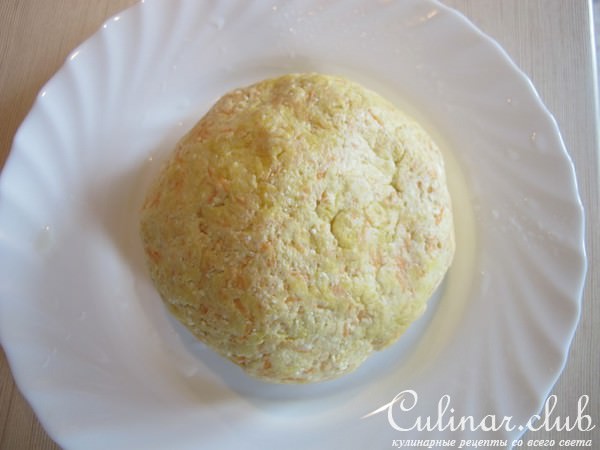 Морковно - творожные уголки с изюмом и кунжутом ( выпечка без яиц и сахара ).