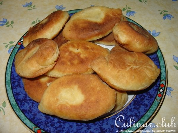 Пирожки с картошкой и жареным луком (вариант).
