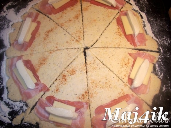 Сырные рогалики с сыром и беконом