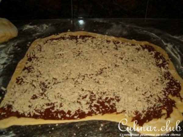 Рулет с пастой нутела и халвой.