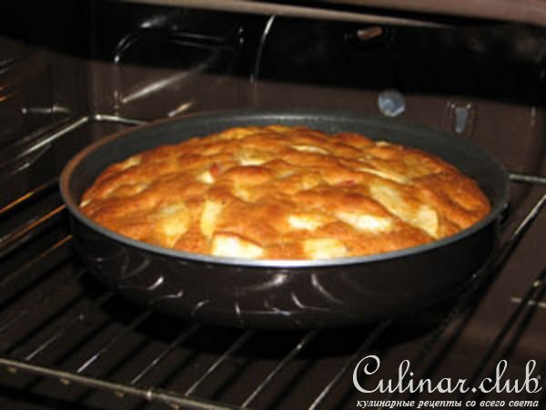 Пирог с медом и яблоками