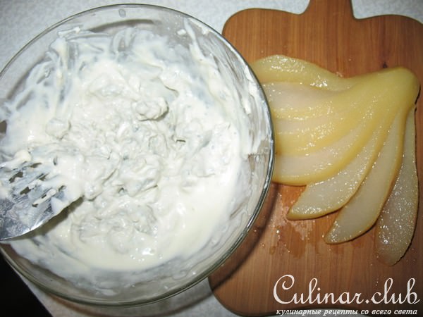 Слойки с рокфором и грушами
